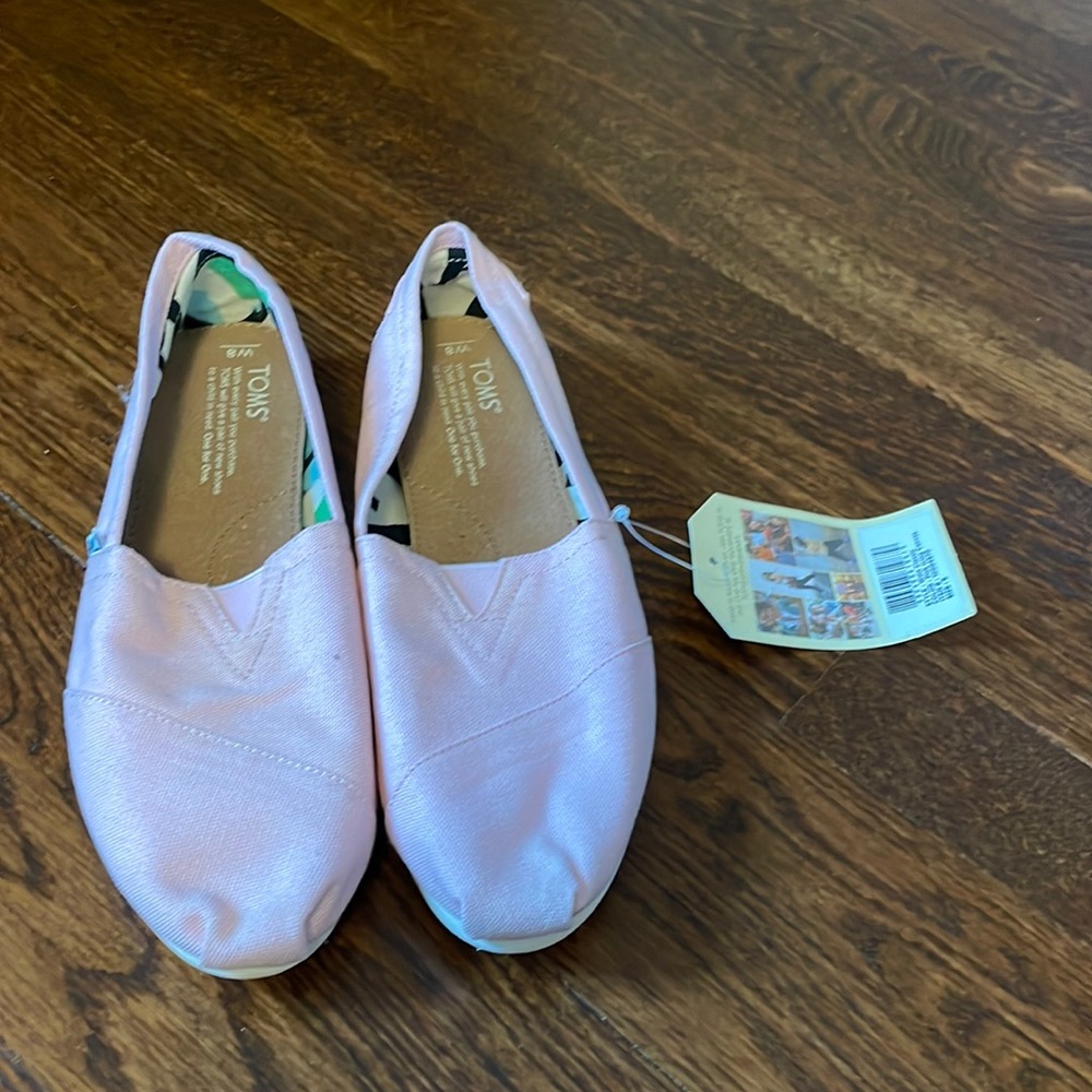 Never worn Tom’s pink slide ons!
